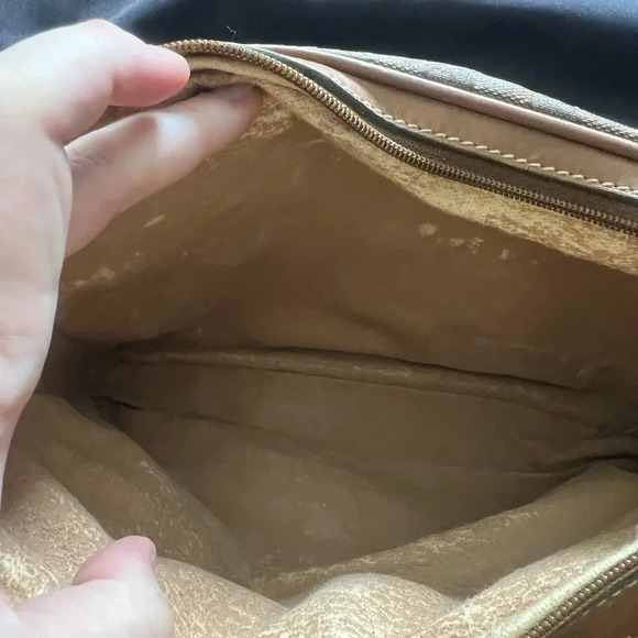 Gucci vintage crossbody in great used condition - Picture 8 of 10